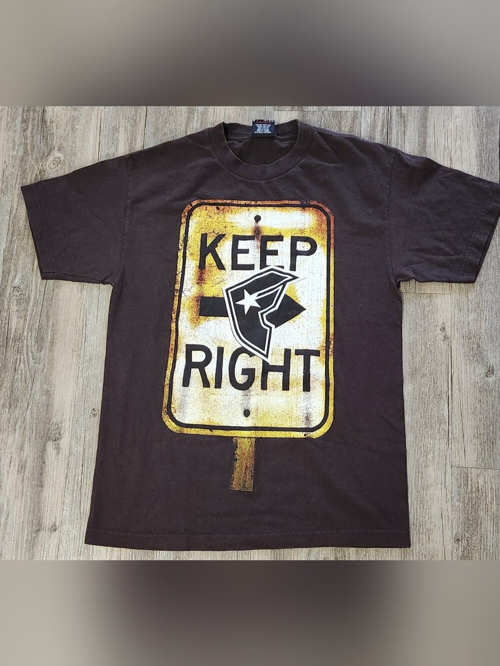 Y2k Vintage Famous Stars & Straps graphic t-shirt mens medium.